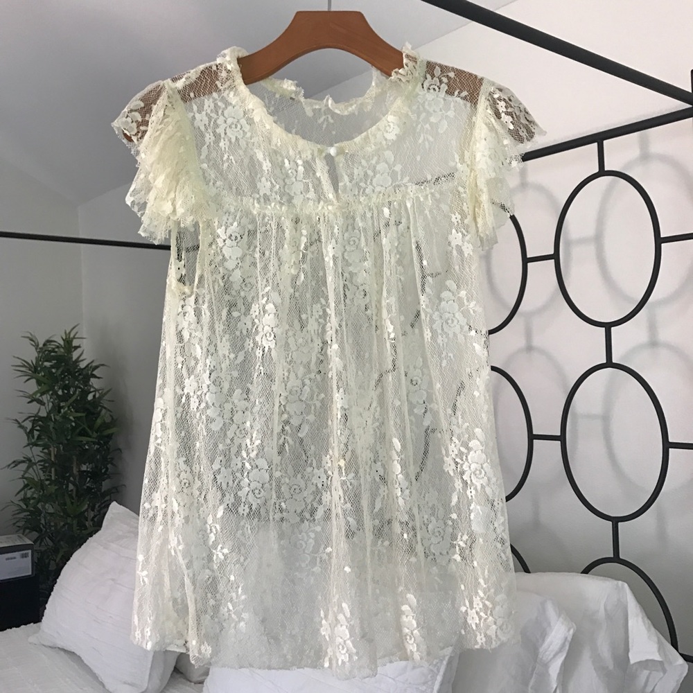 3 for $10! Lace blouse